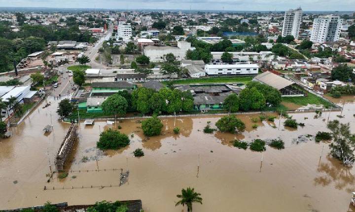 Ministros garantem recursos para áreas afetadas pelas chuvas no Acre