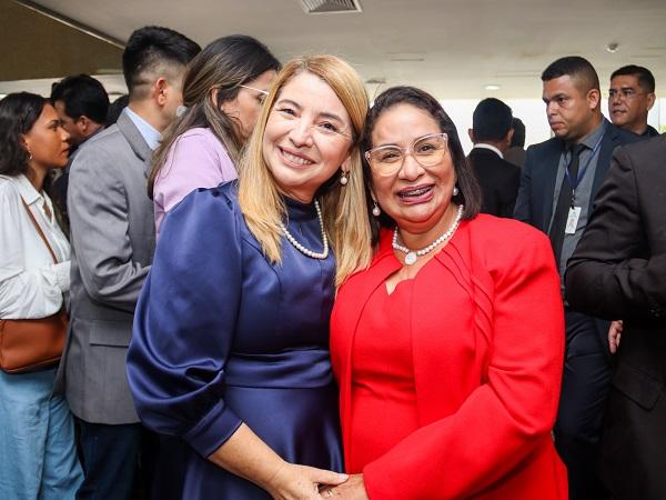 A prefeita de Paço do Lumiar, Paula Azevedo, prestigiou a posse de deputados e deputadas do Maranhão nesta quarta (01)