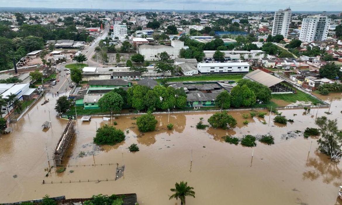 Ministros garantem recursos para áreas afetadas pelas chuvas no Acre