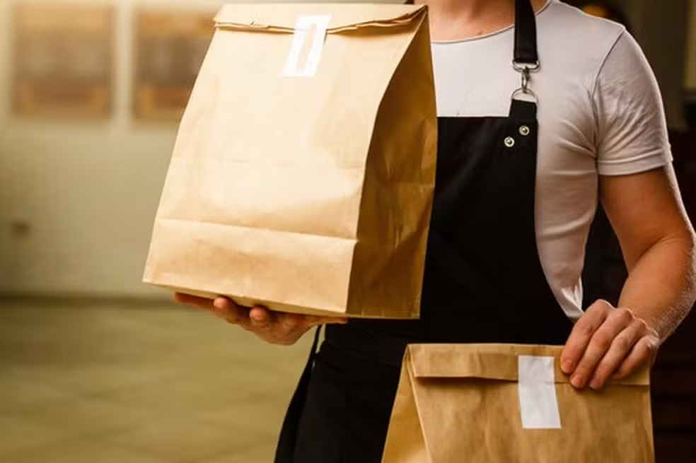 Câmara de SL proíbe uso de grampos metálicos para lacrar embalagens de alimentos entregues por delivery